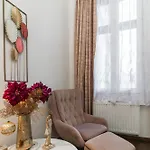 Gozsdu Charming By Nw *