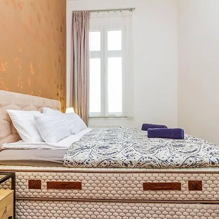 Gozsdu Charming By Newave *