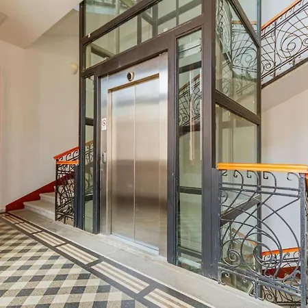 Gozsdu Charming By Newave *