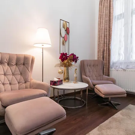 Gozsdu Charming By Newave