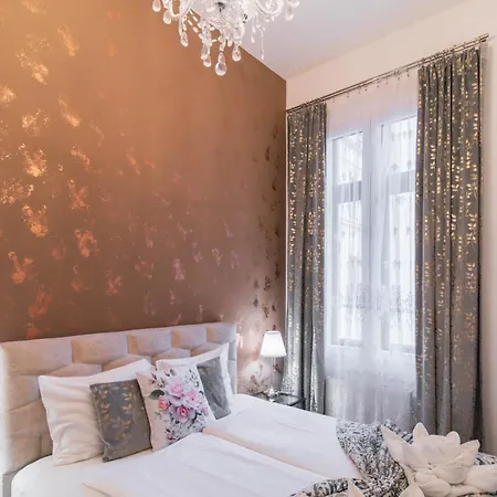 Gozsdu Charming By Nw *