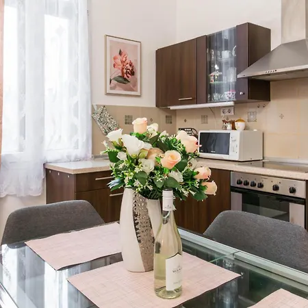 Gozsdu Charming By Nw Apartamento