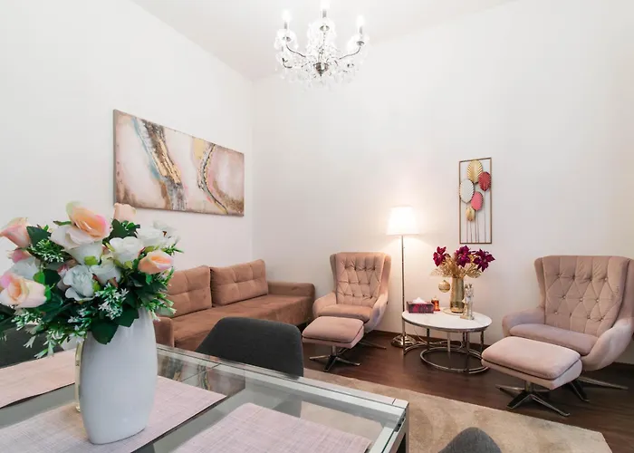 Gozsdu Charming By Newave * بودابست